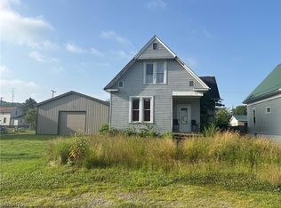 420 W 4th St, Uhrichsville, OH 44683