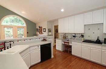 5th image of 10218 Sweetwood Ave