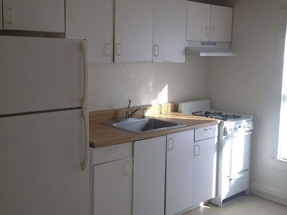 3rd image of 133 Chambersburg St APT 4