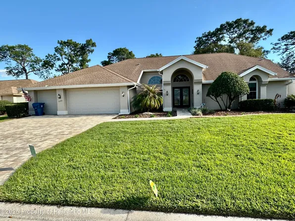 9386 Ashley Dr, Weeki Wachee, FL 34613