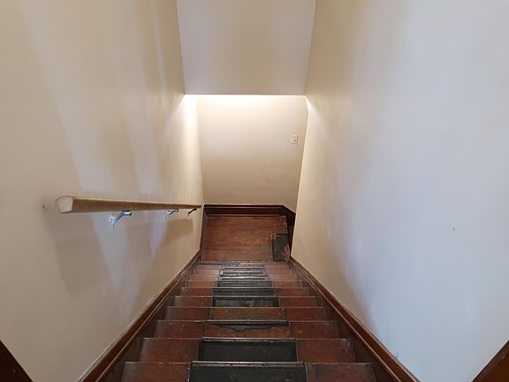 2nd image of 556 16th St #2