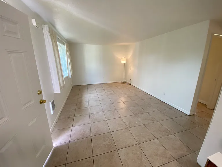 2005 NW Garfield Ave #2015 — Photo 9