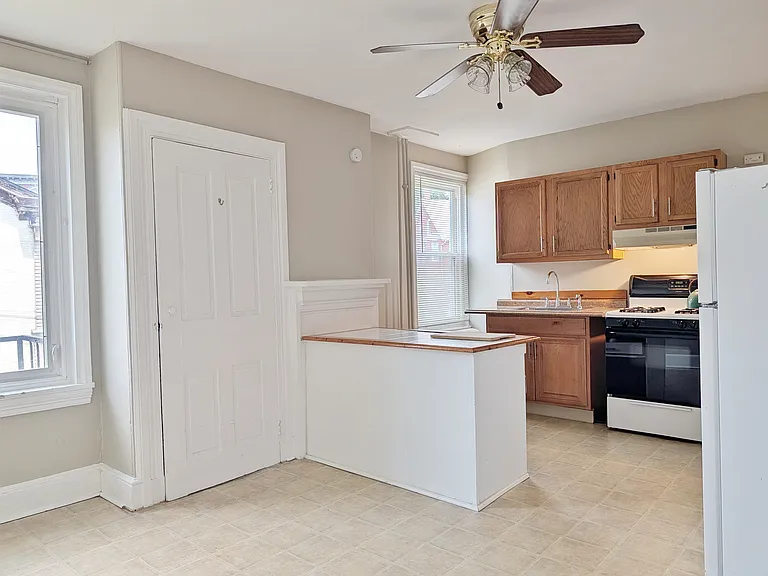Spacious Kitchen with dining area, peninsula, pantry closet and gas stove.