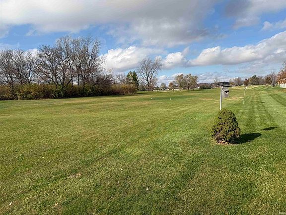 4th image of 31 Clubview Dr