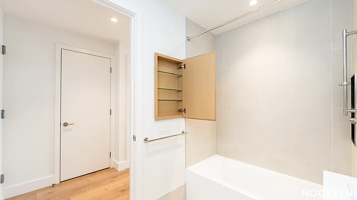 Bathroom, photo 2
