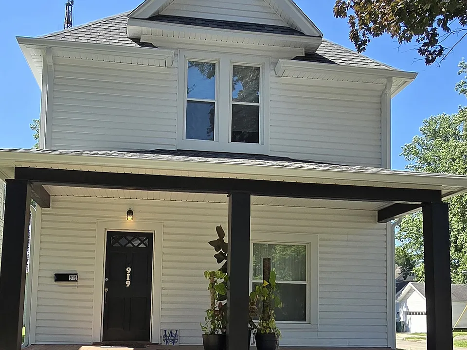 919 W University Ave