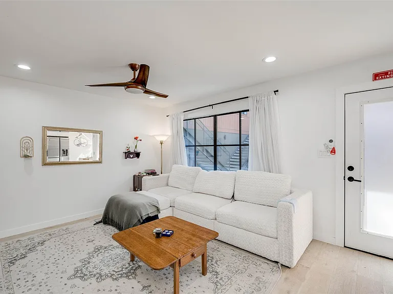 400 E 30th St #105 — Photo 5