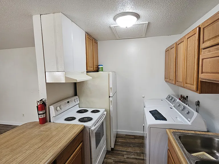 1260 Oakview Dr #4 — Photo 5