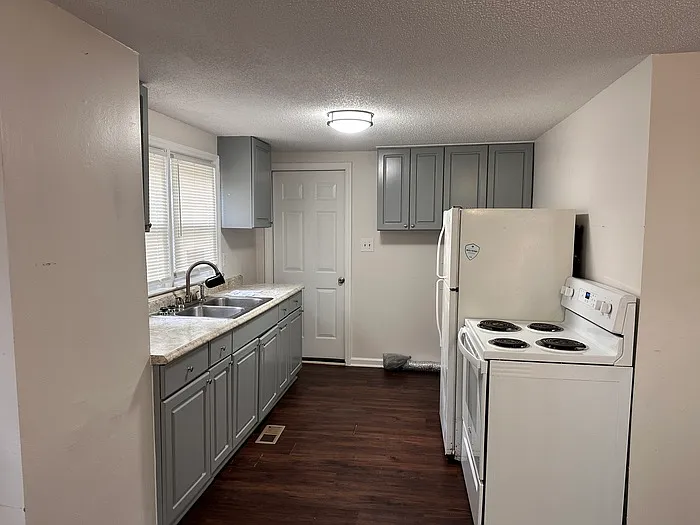 2 bed, 1.0 bath, 660 sqft, $1,200 — Photo 4