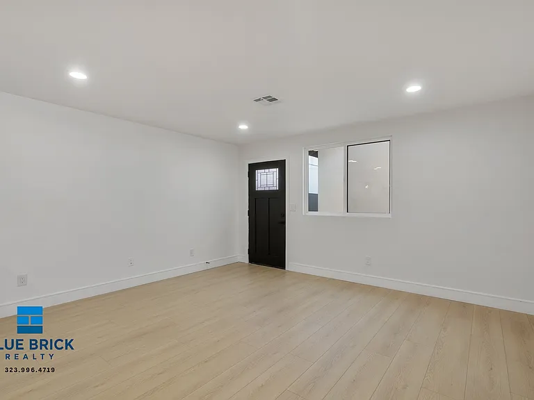 2708 S Cochran Ave #2708 — Photo 8