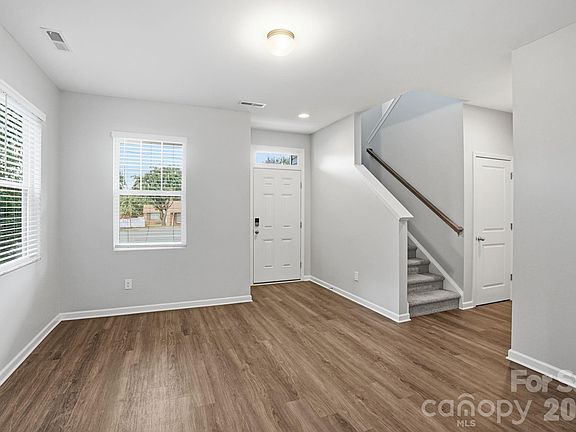 4th image of 237 W Grover St
