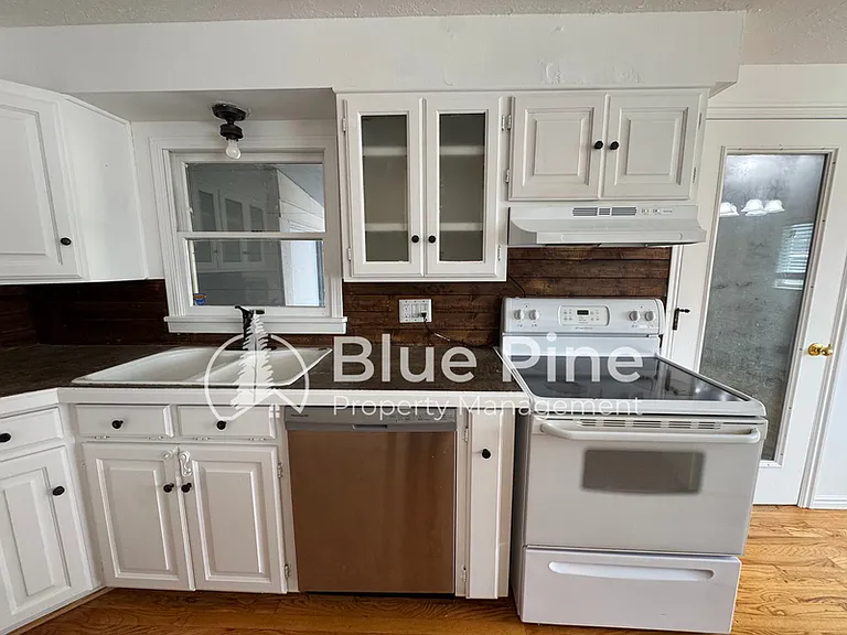 1861 Gallup St — Photo 8