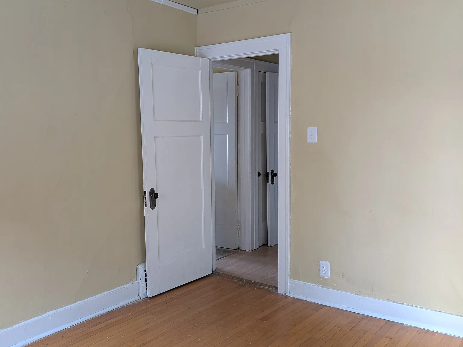 2 bed, 1000 sqft, $1,100 — Photo 3