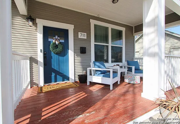 711 W Lullwood Ave — Photo 4