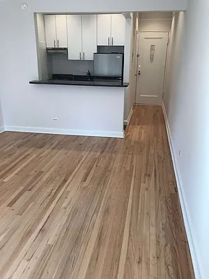 Rented by Metropolis Real Estate of Manhattan | media 28