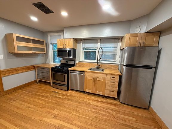 2nd image of 1901 W Belle Plaine Ave #1F