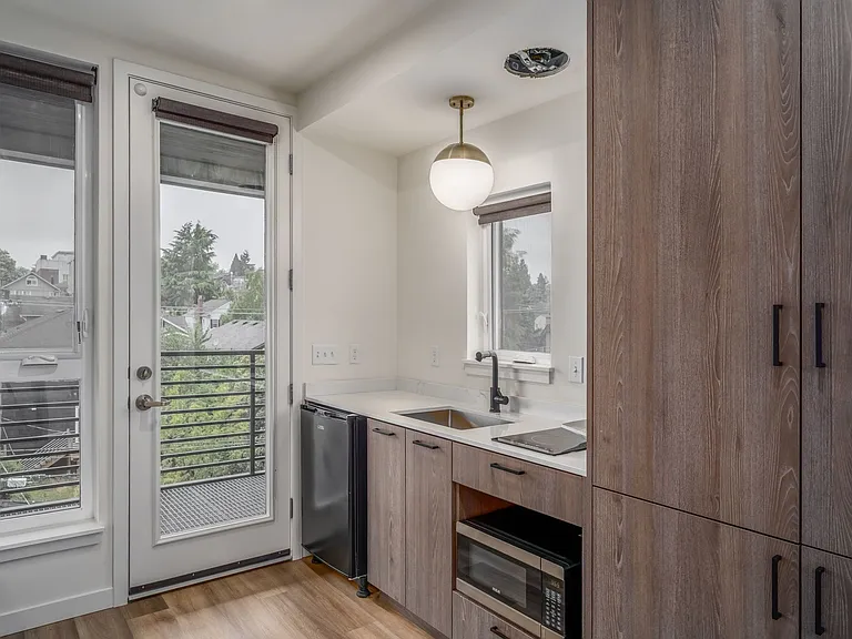 Greta Apartments | Private Kitchen Studio near UW — Photo 20