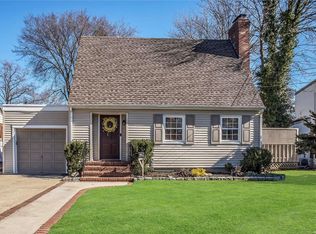 11 Webster St, Lynbrook, NY 11563