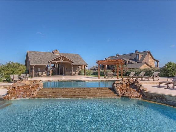 3rd image of 1001 Eagle Point Cir