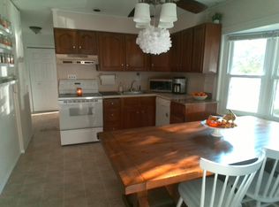 43 High Ln, Levittown, NY 11756
