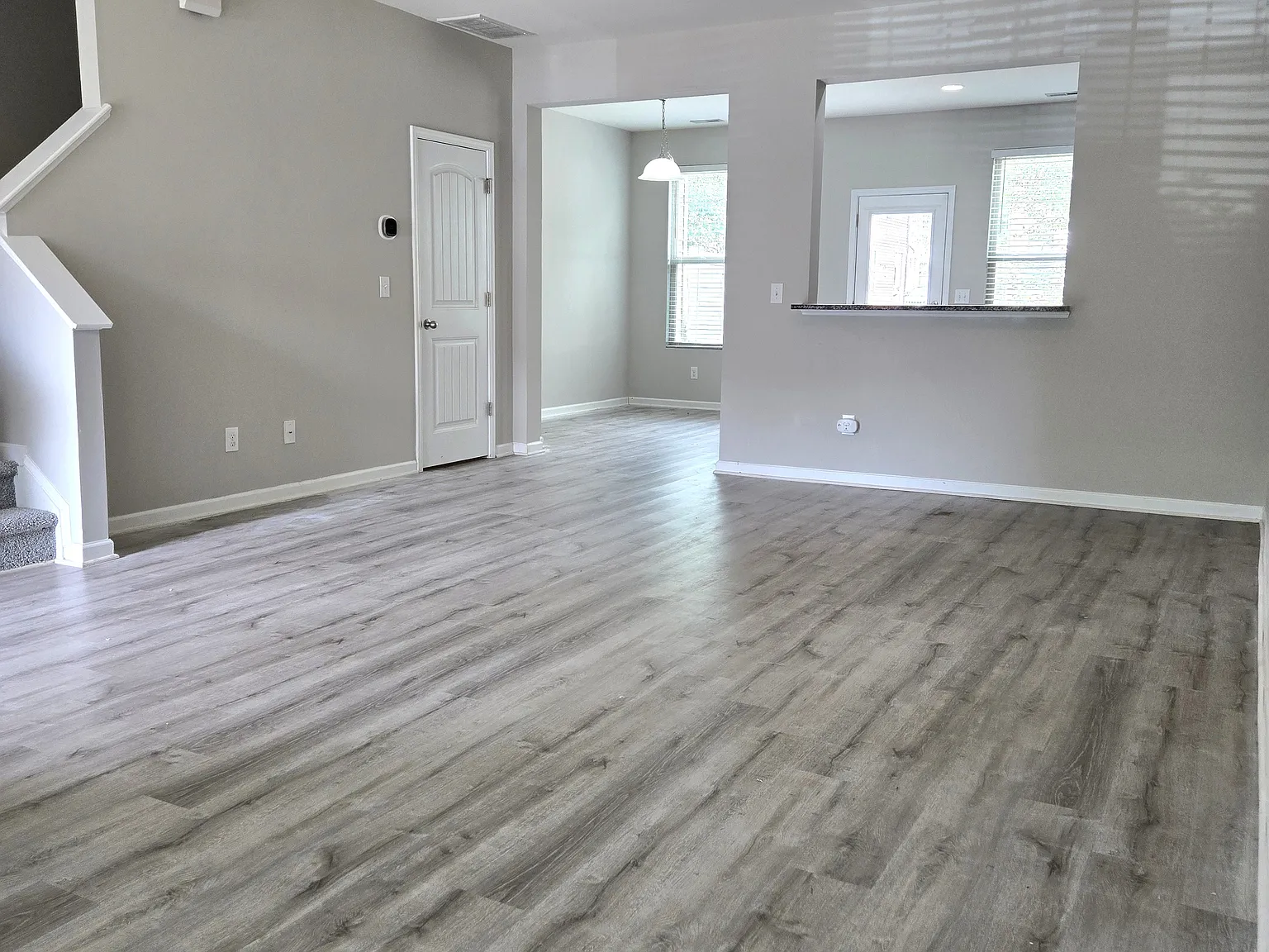 3 bed, 2.5 bath, 1430 sqft, $1,645 — Photo 3