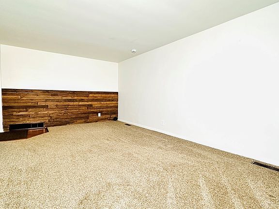 3rd image of 954 Brighton Rd