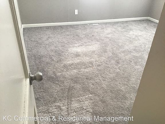 3rd image of 10518 Palmer Ave