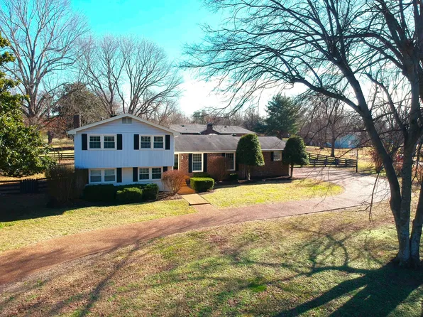 5016 Twin Lakes Dr, Old Hickory, TN 37138