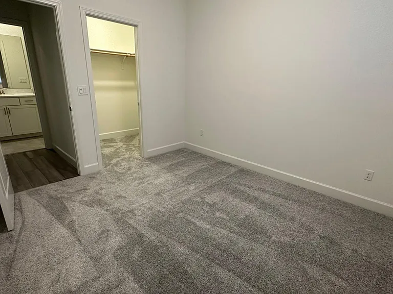 549 Knightsbridge Ct — Photo 29