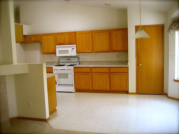 4th image of 6707 55th Dr NE