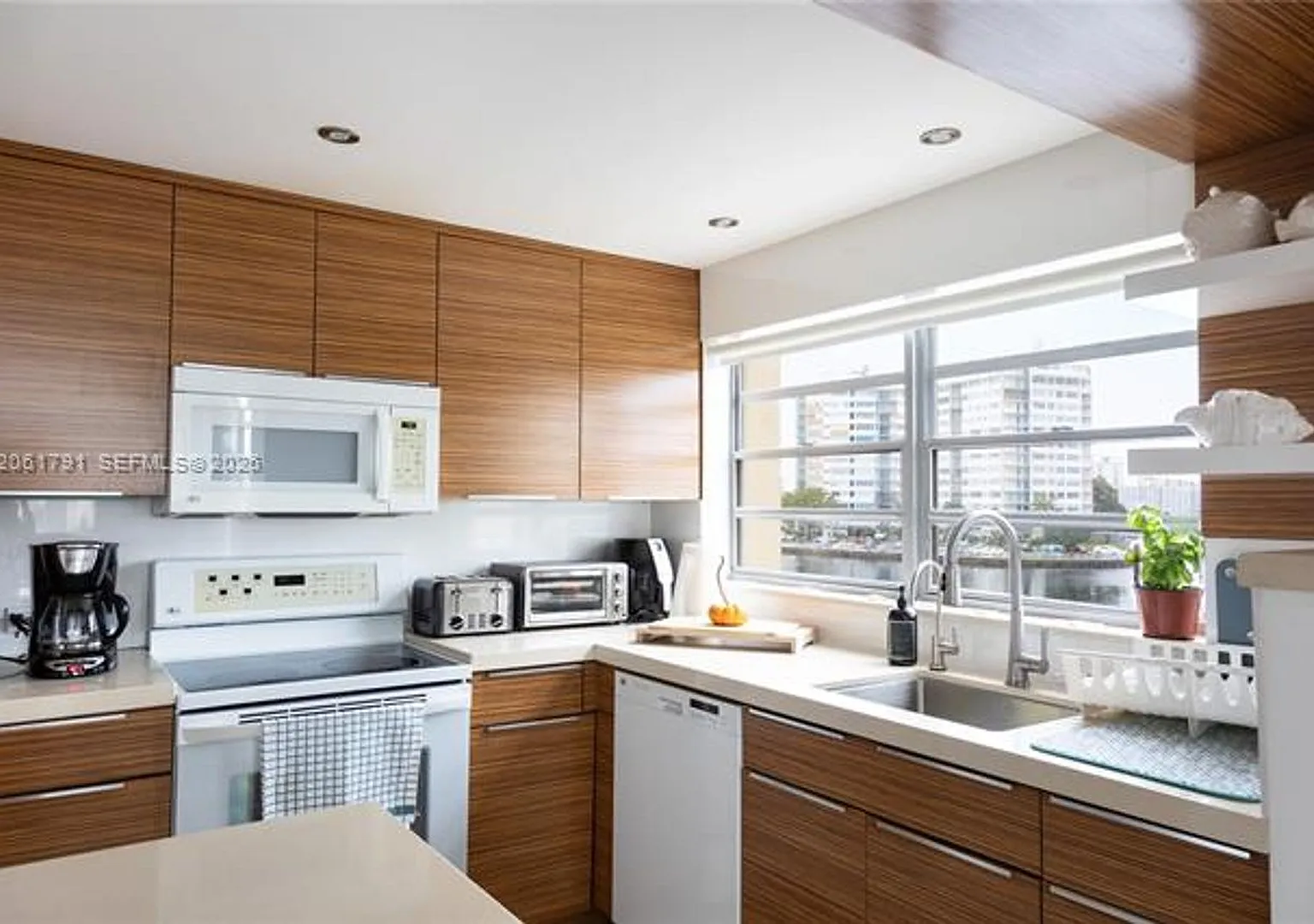 1817 S Ocean Dr cu-320, Hallandale Beach, FL 33009 — Photo 1