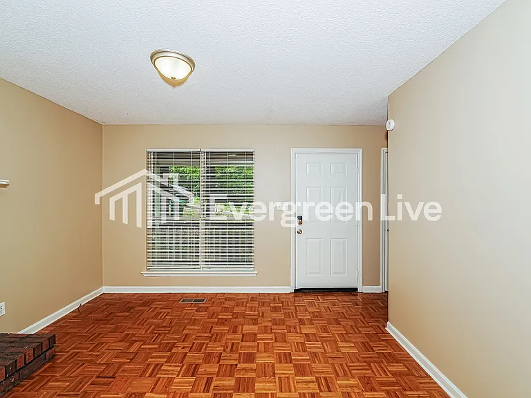 5815 Willow Crest Dr — Photo 3