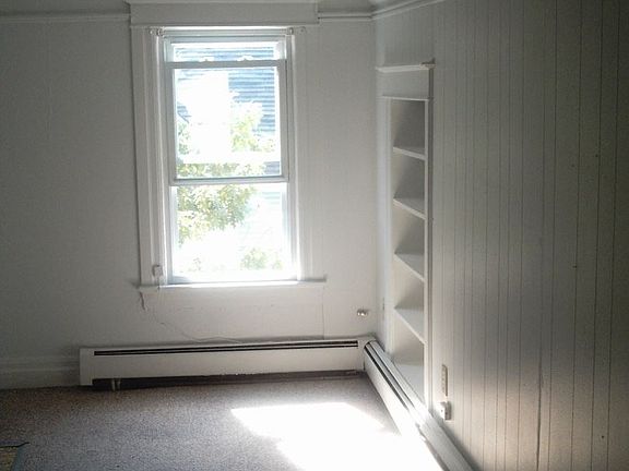 3rd image of 606 Pearl St APT 4
