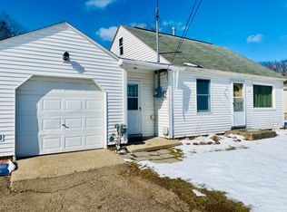 1001 Maycroft Rd, Lansing, MI 48917