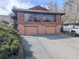 1402 4th St, La Grande, OR 97850