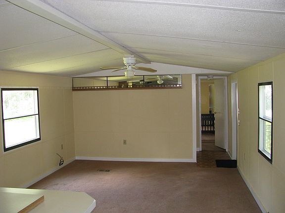 Entryway and livingroom