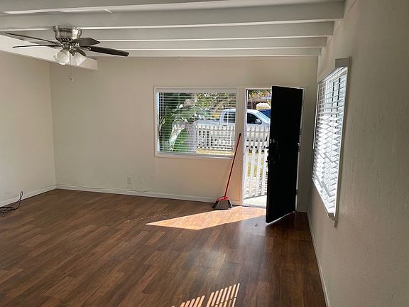 3rd image of 1593 Redlands Pl