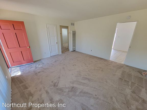 2nd image of 4778 Clairemont Sq