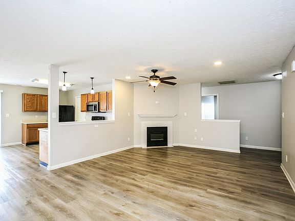 5th image of 1083 Williamsburg Way