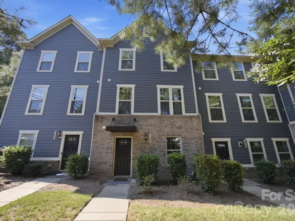 1321 Queen Lyon Ct, Charlotte, NC 28205