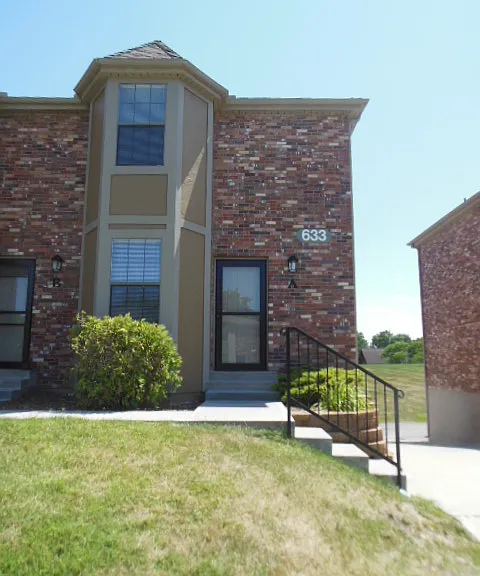 633 NE English Manor Dr #A — Photo 1