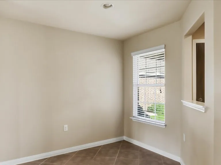 816 Hamilton Ln — Photo 11