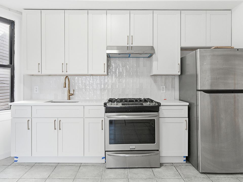 1st image of 221 Ridge St APT 1