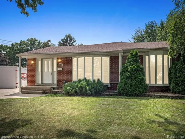 32483 Stillwater Ct, Fraser, MI 48026