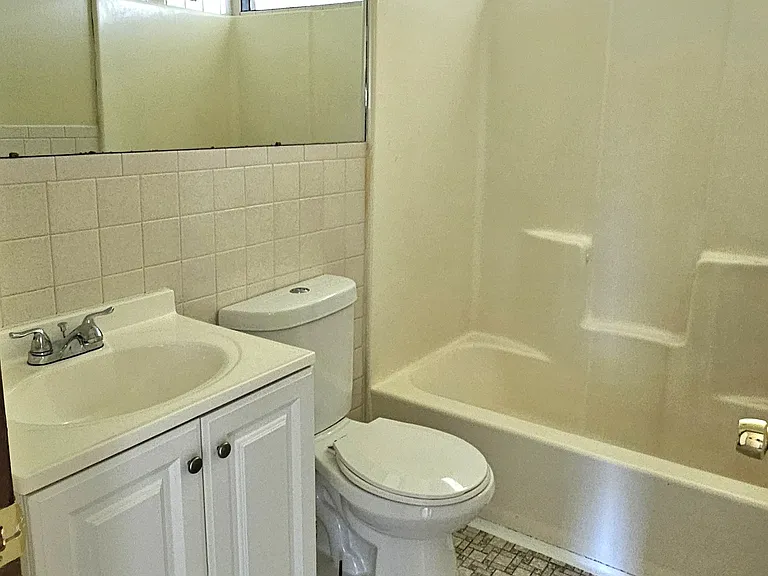 67 Fairview Ave #2R — Photo 11