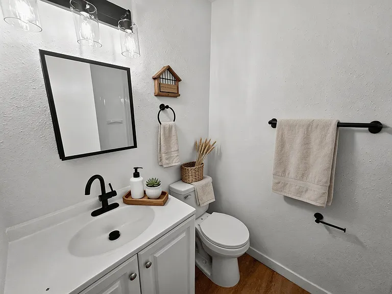Belcourt Apartments — Photo 25