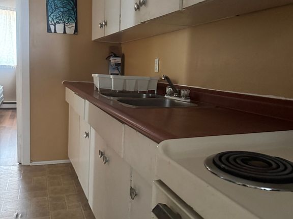 4th image of 327 Laurier Ave E