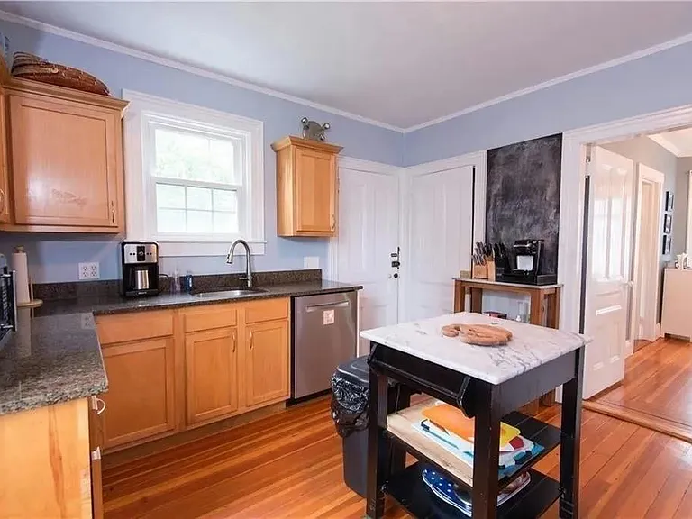 20 Carroll Ave — Photo 8