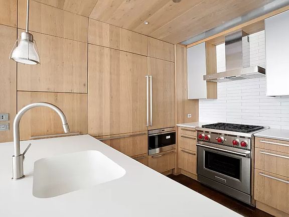 4th image of 211 E 13th St #3E