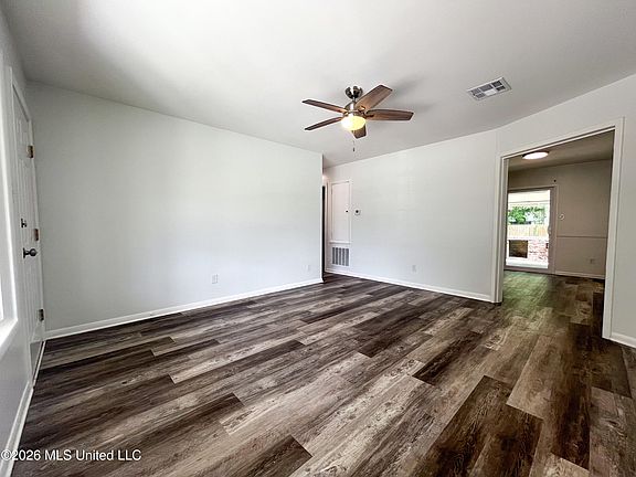 5th image of 2300 Arbor Dr